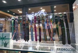 struttura in plexglass porta cinturini