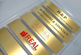 plexiglass targhe ottone